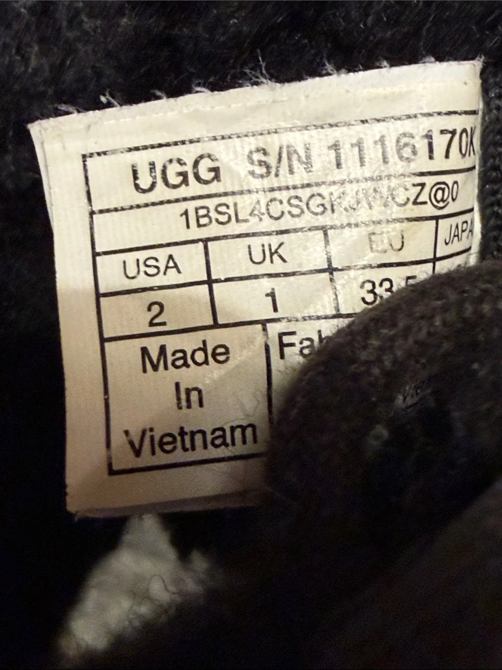 EUC* UGG Neumel II Graphic Stitch sz 2